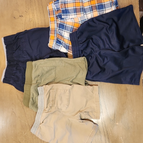 Set of 5 shorts 5T - Picture 2 of 7